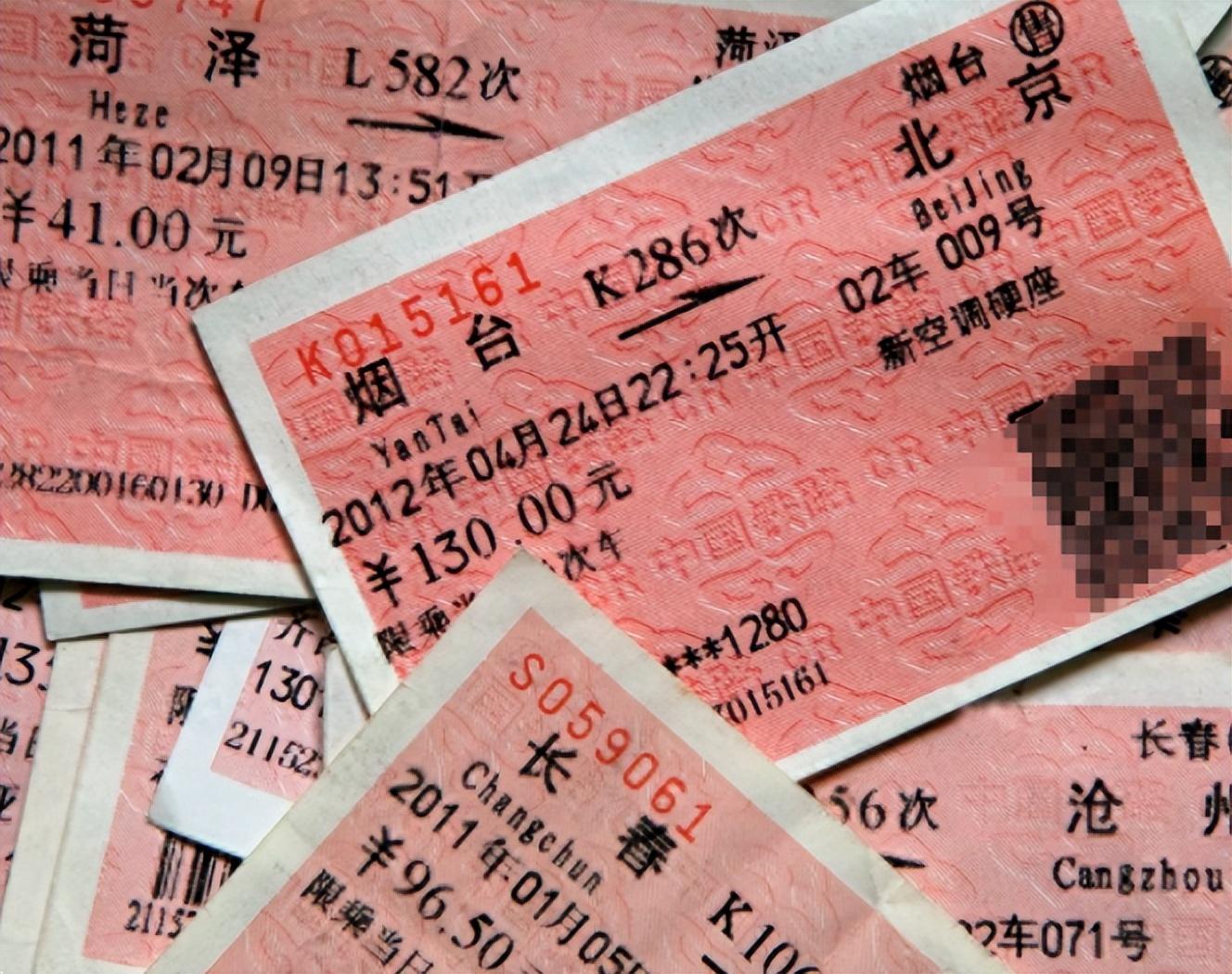 民警面对嫌犯母亲展现人性关怀，展现执法温情民警怕误伤嫌犯母亲未开枪怎么办
